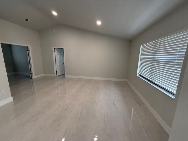 Foto del edificio - 3/2 plus office-Windermere Home