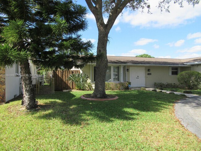 Building Photo - 1118 N 46th Ave
