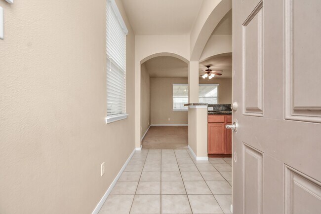 Foto del edificio - 4047 Mossy Spring Ln