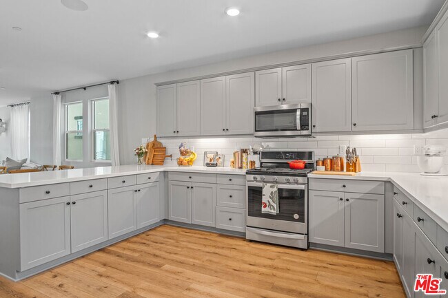 Building Photo - 740 Daniel Freeman Cir