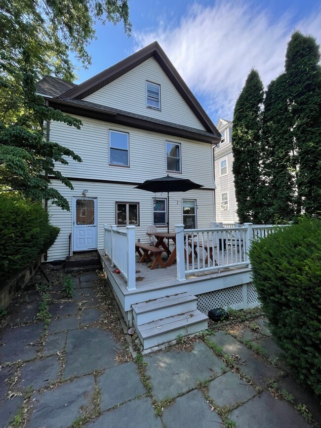 Foto del edificio - 1 Woodstock Ave