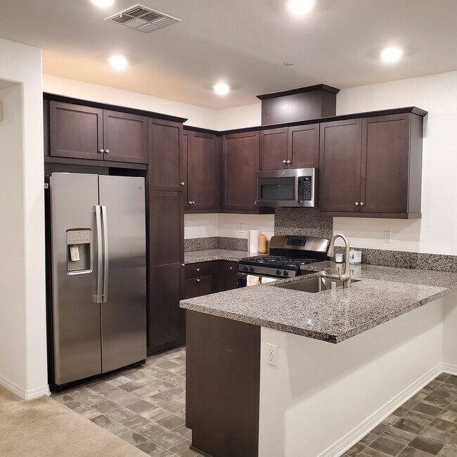 16502 Casa Grande Ave Unit 211, Fontana, CA 92336 Condo for Rent in