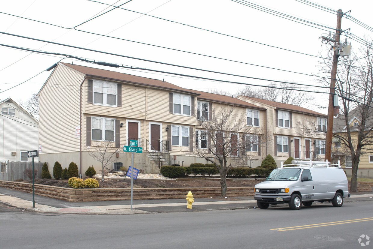 Building Photo - 419 W Grand Ave