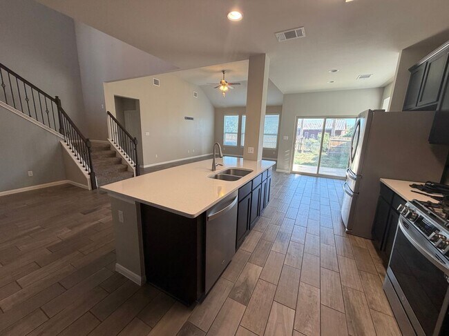 Building Photo - 301 Rimrock Ct