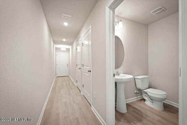 Foto del edificio - 846 Hartshill Pl