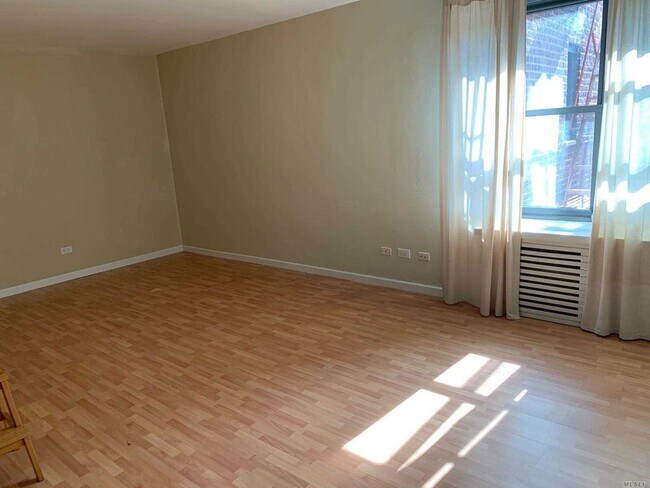 Foto del edificio - 84-01 Main St