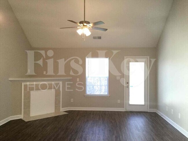 Foto del edificio - 1401 Clooney Ln