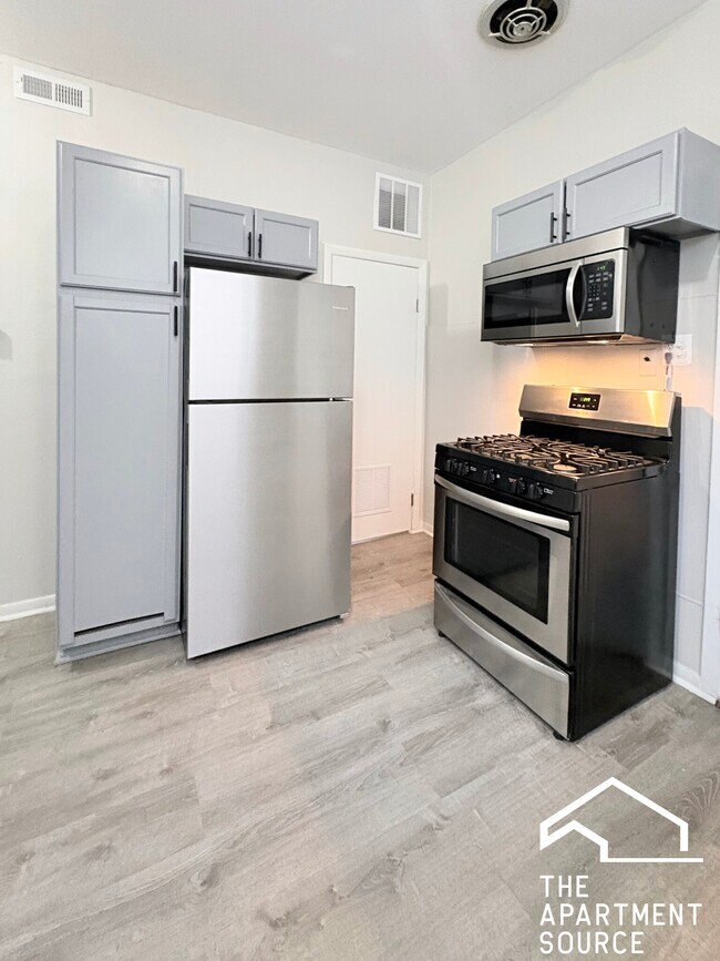 Foto del edificio - 4854 W Diversey Ave