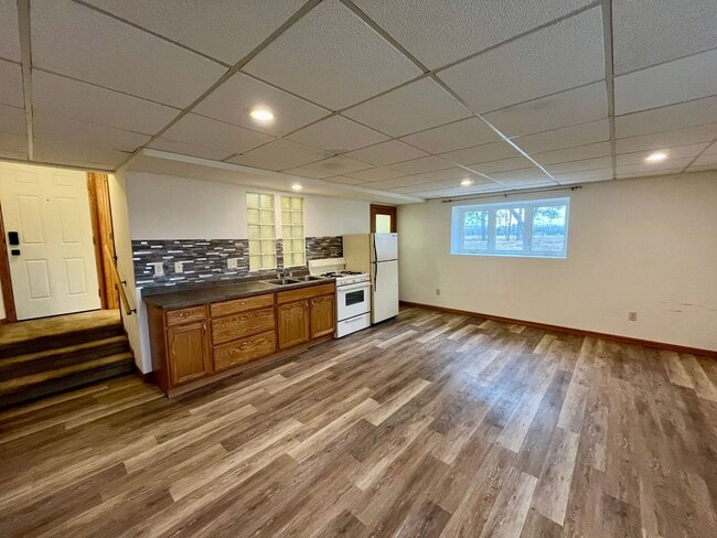 Foto del edificio - 2093 Creek Rd