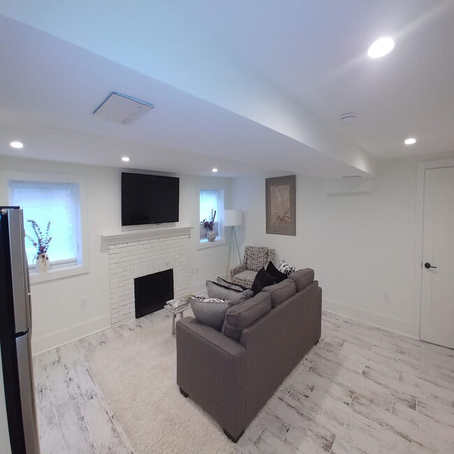 Building Photo - 1304 Allison St NE