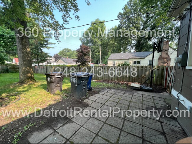 Building Photo - 2 bed 2 Full bath Ranch with Basement and spacious Yard!