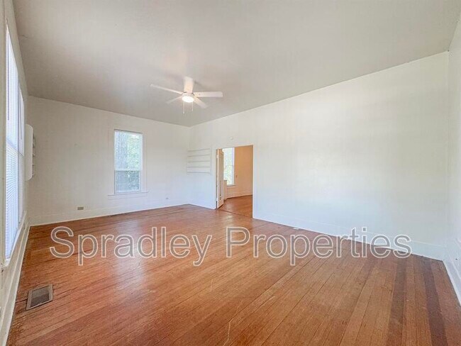 Foto del edificio - 305 N Pearl St