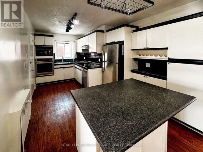 Building Photo - 330 Donald St