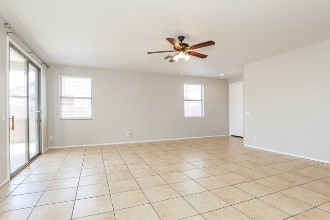Foto del edificio - 7805 S 68th Dr