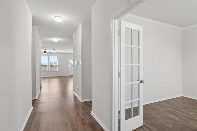 Foto del edificio - 709 Hummingbird Ln