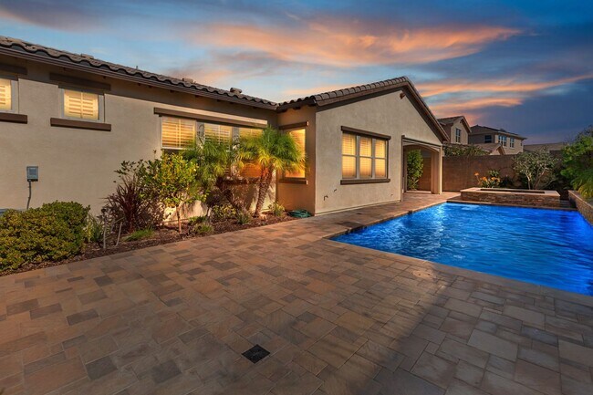Building Photo - Spectacular 4 Bedroom - 3 Bath, Single Sto...