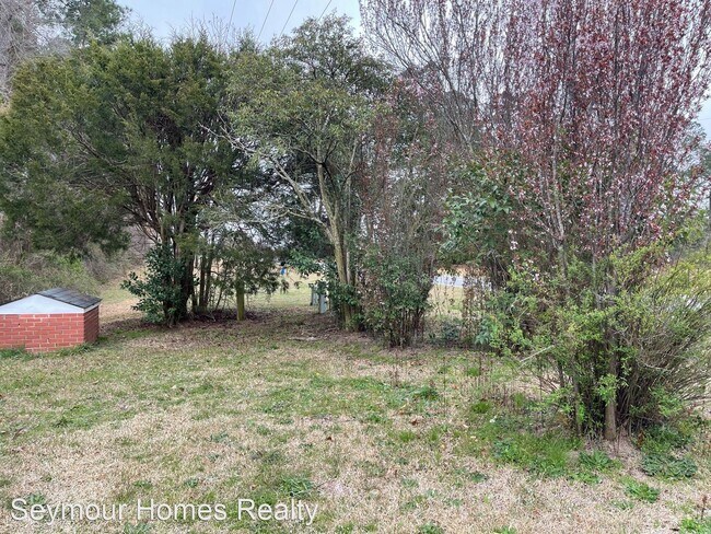 Building Photo - 3 br, 1 bath House - 1982 Old Grantham Rd