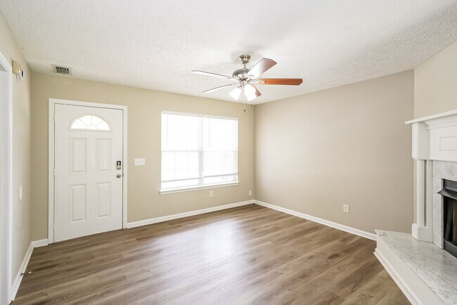 Building Photo - 3525 Mt View Ridge Dr