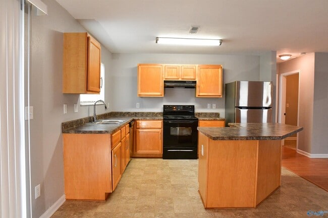 Building Photo - 105 Cotton Boll Dr
