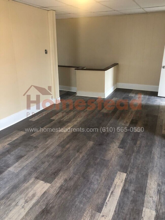 Foto del edificio - 528 MacDade Blvd