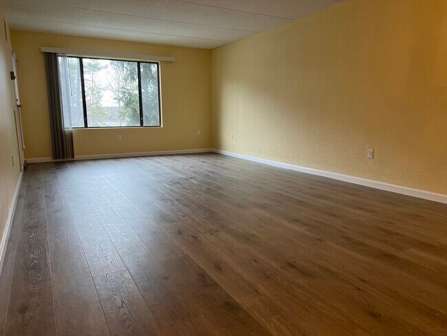 Foto del edificio - 1550 Worcester Rd