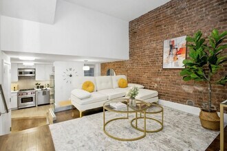 Building Photo - 125 E 83rd St