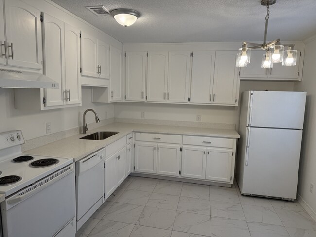 Foto del edificio - 3336 Colonial Oaks Dr