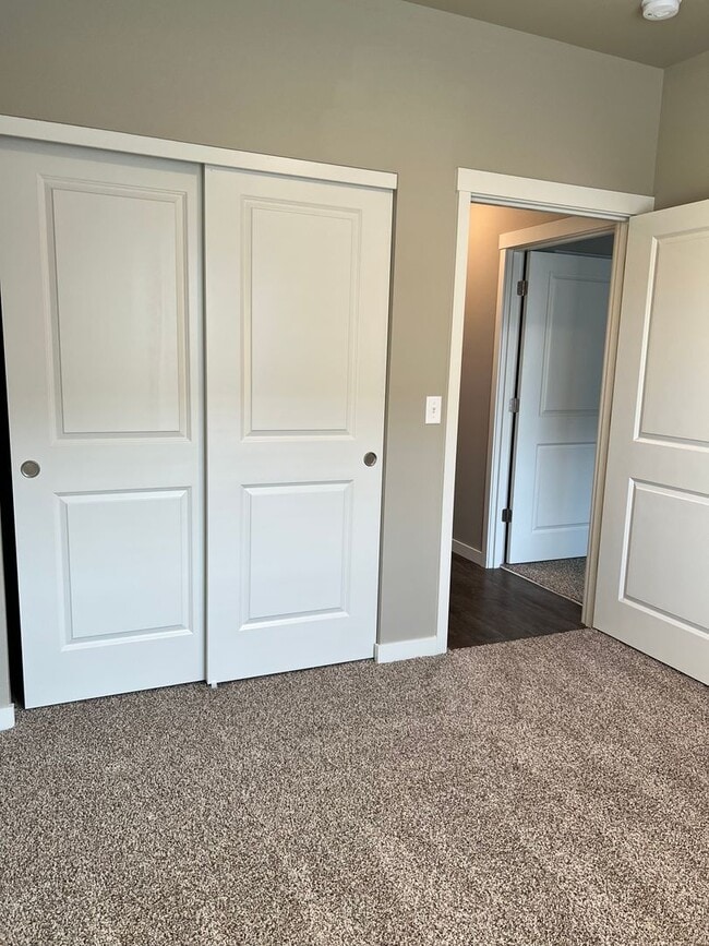 Interior Photo - Eagle Pointe