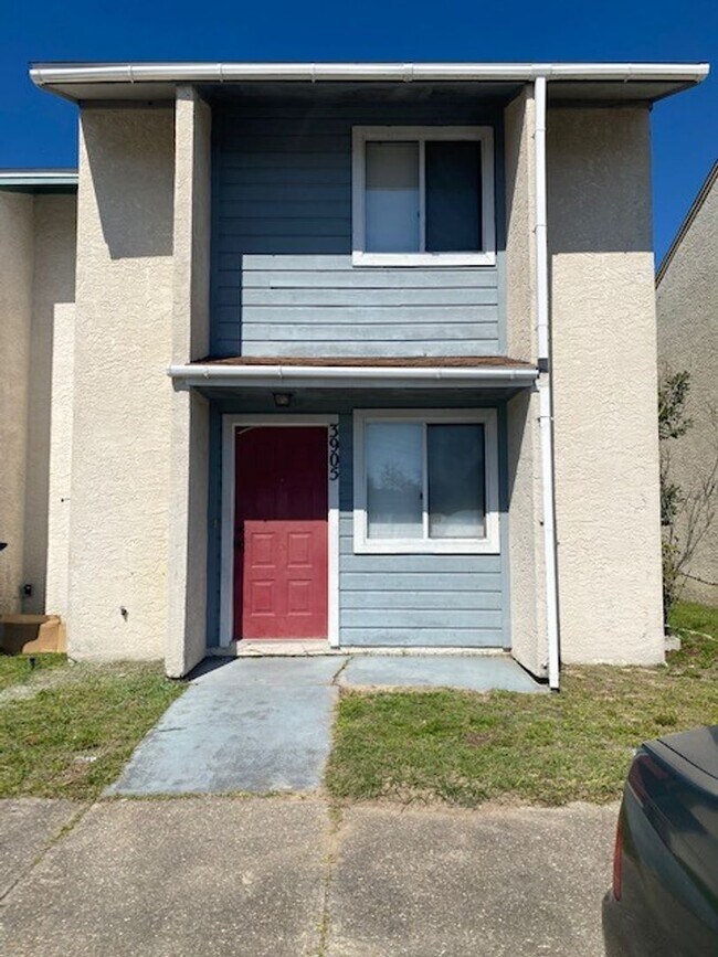Foto del edificio - Cute 2 bedroom 1 1/2 bath townhome