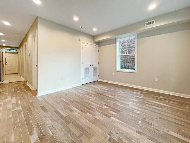 Building Photo - 355 Parkland Pl SE