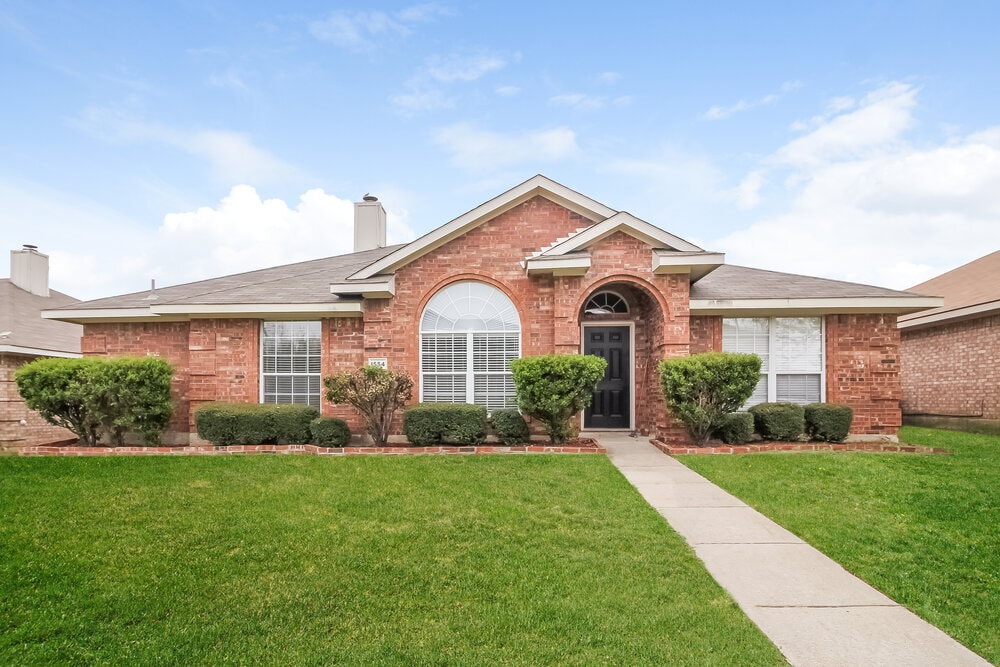 Primary Photo - 1554 Cardigan Ln