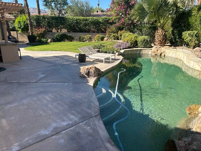 Foto del edificio - 49105 Casa Del Rio