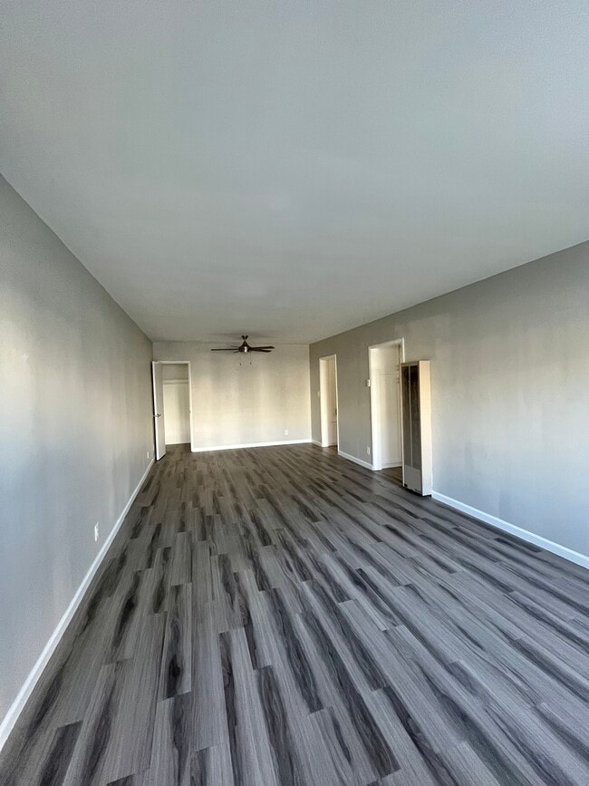 Building Photo - Chateau Laurel Apartments