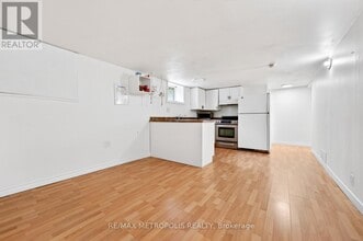 Building Photo - 312 Palmerston Ave