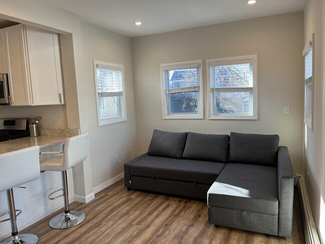 Building Photo - 14 Bennett Pl