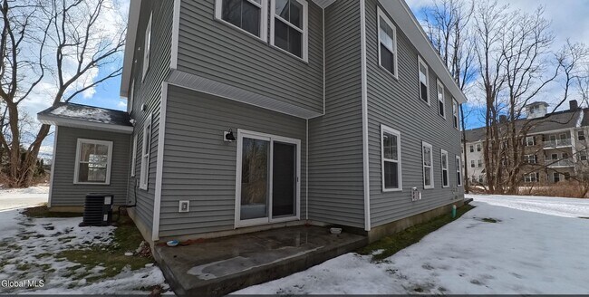 Foto del edificio - 745 Watervliet Shaker Rd