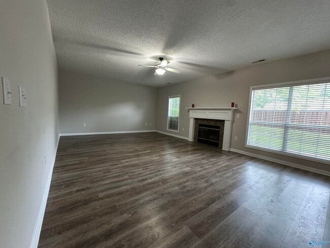 Building Photo - 100 Huxton Ct SW