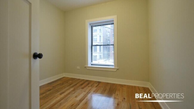 Foto del edificio - 3 bedroom in CHICAGO IL 60657