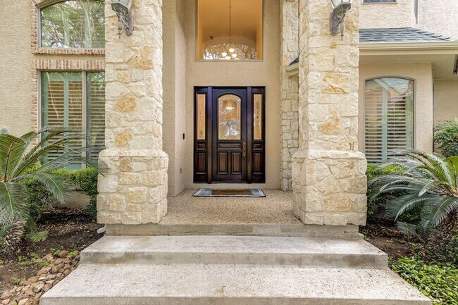 Foto del edificio - BEAUTIFUL 4-BEDROOM EXECUTIVE HOME IN SHAVANO PARK