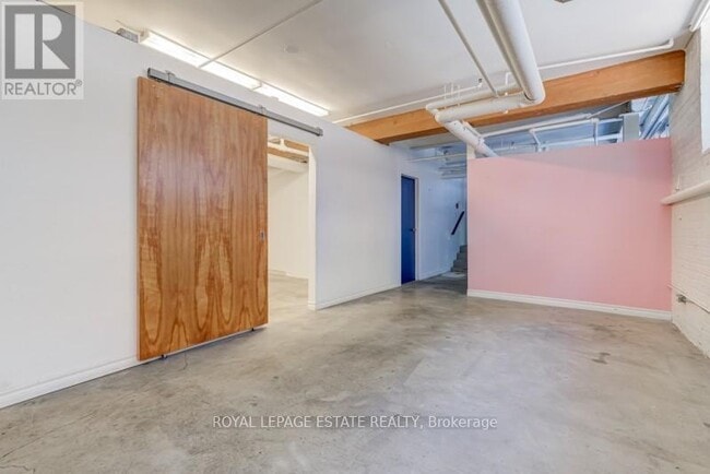 Building Photo - 535 Queen St E