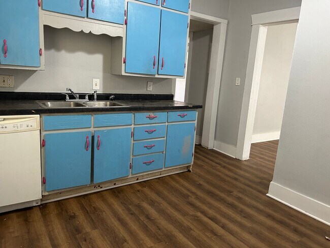 Building Photo - Cute 1 Bed 1 Bath Single Family Home