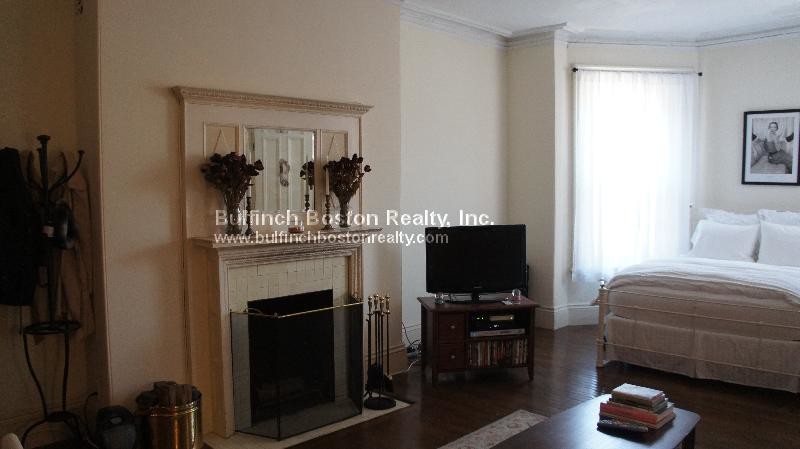 Primary Photo - 341 Commonwealth Avenue