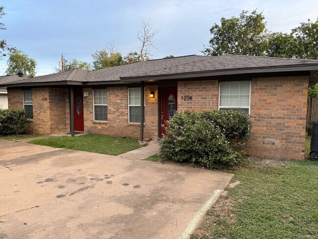 Foto del edificio - College Station -2 Bedroom 1 Bath duplex, ...