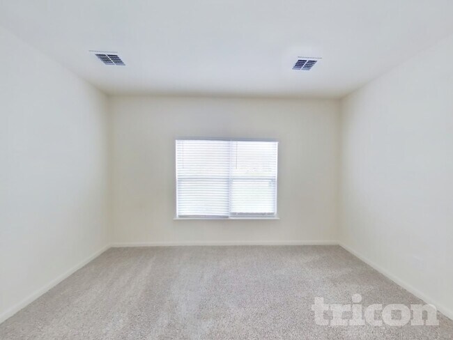 Building Photo - 230 Banjo Trl