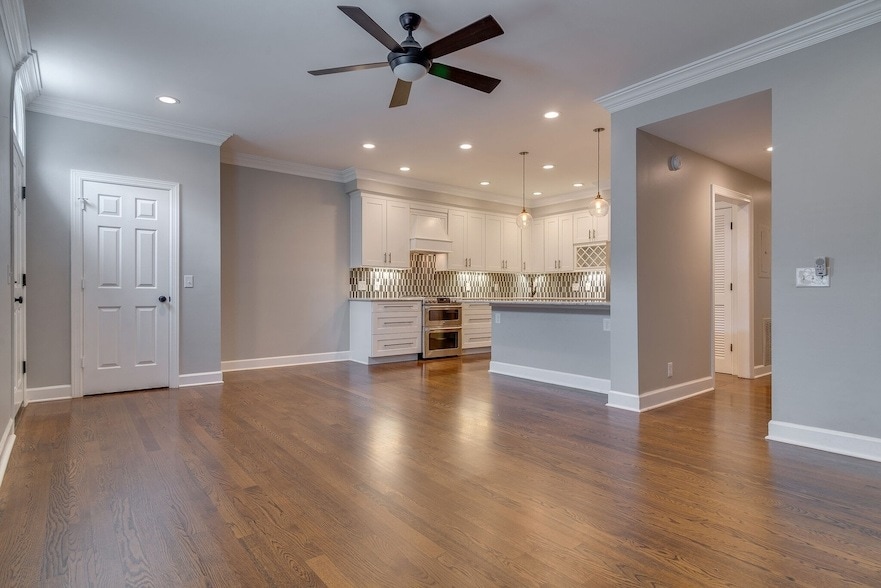 Photo - 2040 Graybar Lane Unit 2040