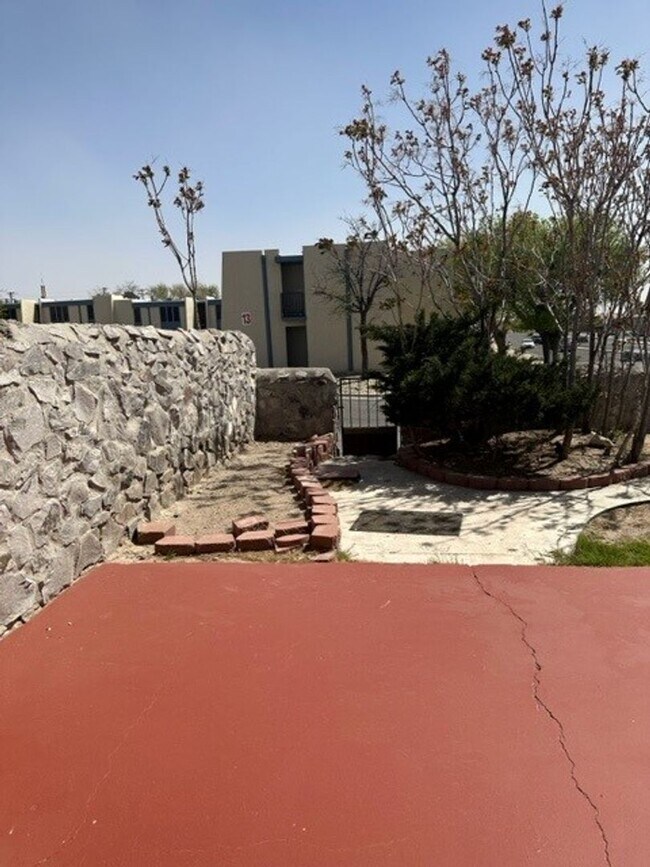 Foto del edificio - 2 Bed, 2 Bath Townhome