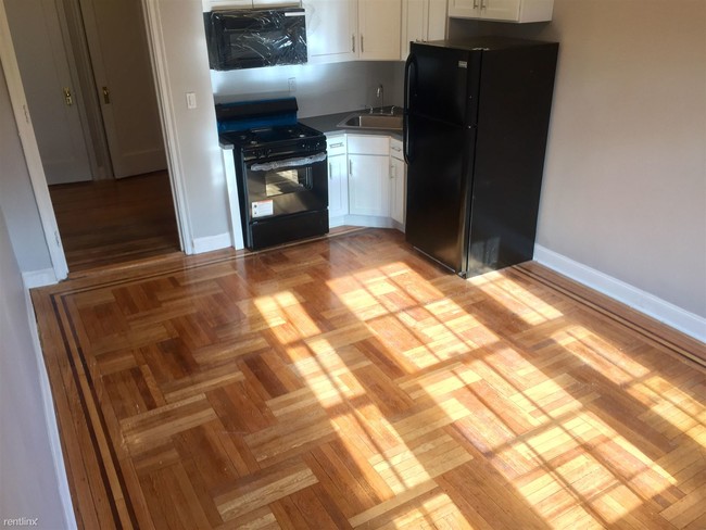 Building Photo - 2754 Bronx Park E