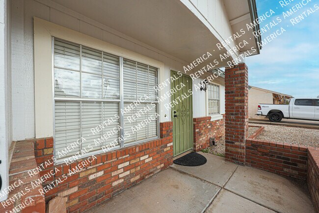 Building Photo - 7220 W Canterbury Dr