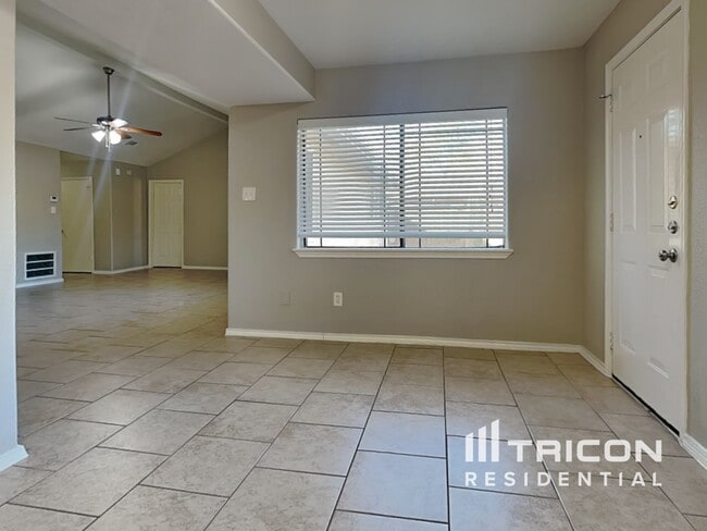 Building Photo - 5515 Fallengate Dr