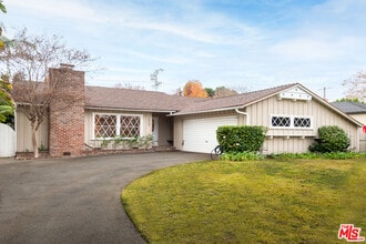 Building Photo - 10524 Bloomfield St